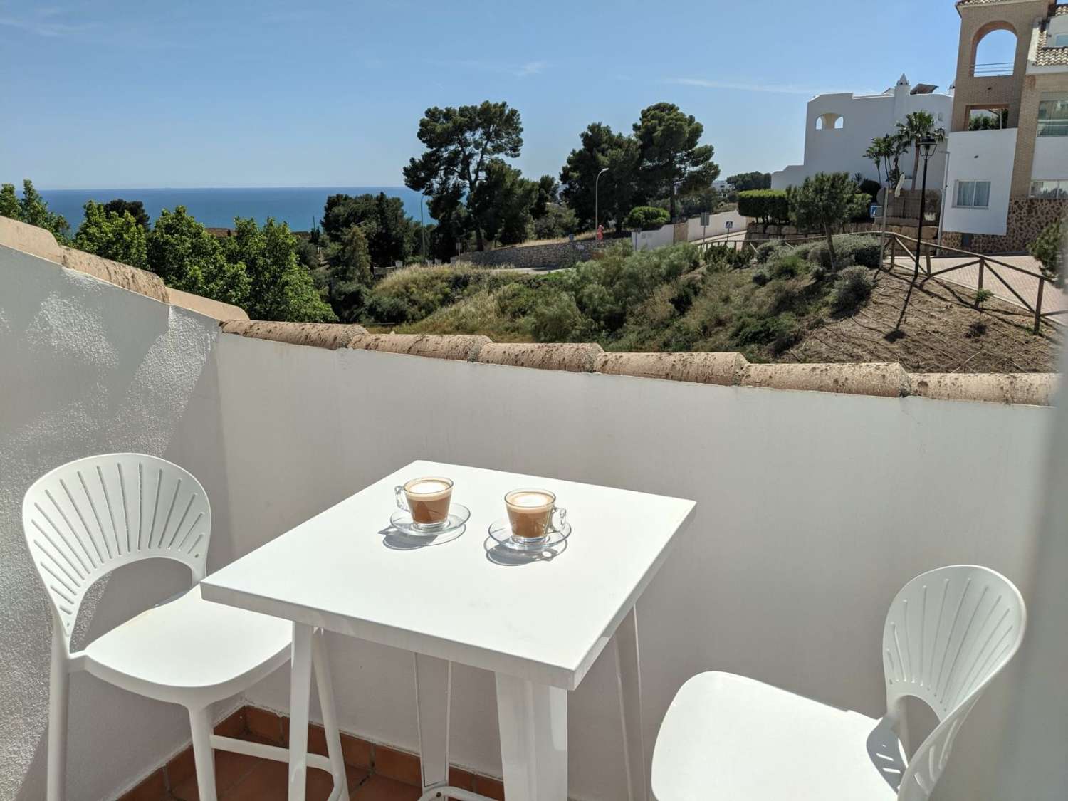 Larga temporada . Se  alquila magnifico  Chalet Pareado  con vistas  al mar en zona  Casablanca ( Benalmadena Pueblo )