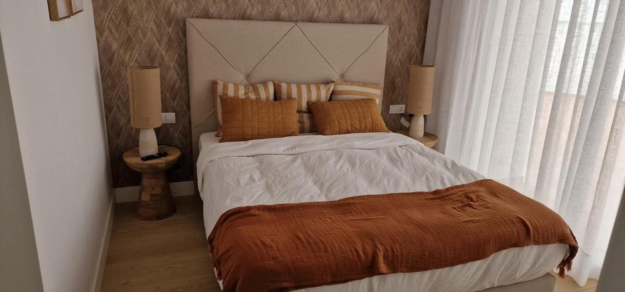 Larga temporada . Se  alquila magnifico  Chalet Pareado  con vistas  al mar en zona  Casablanca ( Benalmadena Pueblo )
