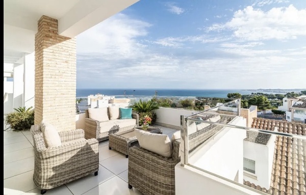 Larga temporada . Se  alquila magnifico  Chalet Pareado  con vistas  al mar en zona  Casablanca ( Benalmadena Pueblo )