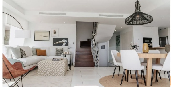 Larga temporada . Se  alquila magnifico  Chalet Pareado  con vistas  al mar en zona  Casablanca ( Benalmadena Pueblo )