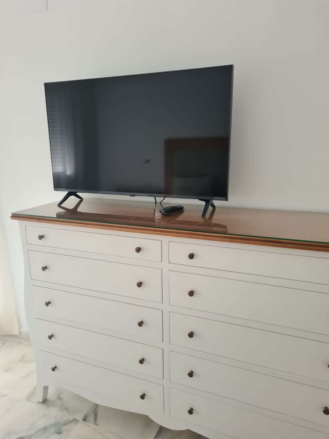 Media temporada . Se alquila desde 1.10.26.31.5.27 maginifico apartamento  con vistas al mar en zona Los Alamos (Torremolinos)