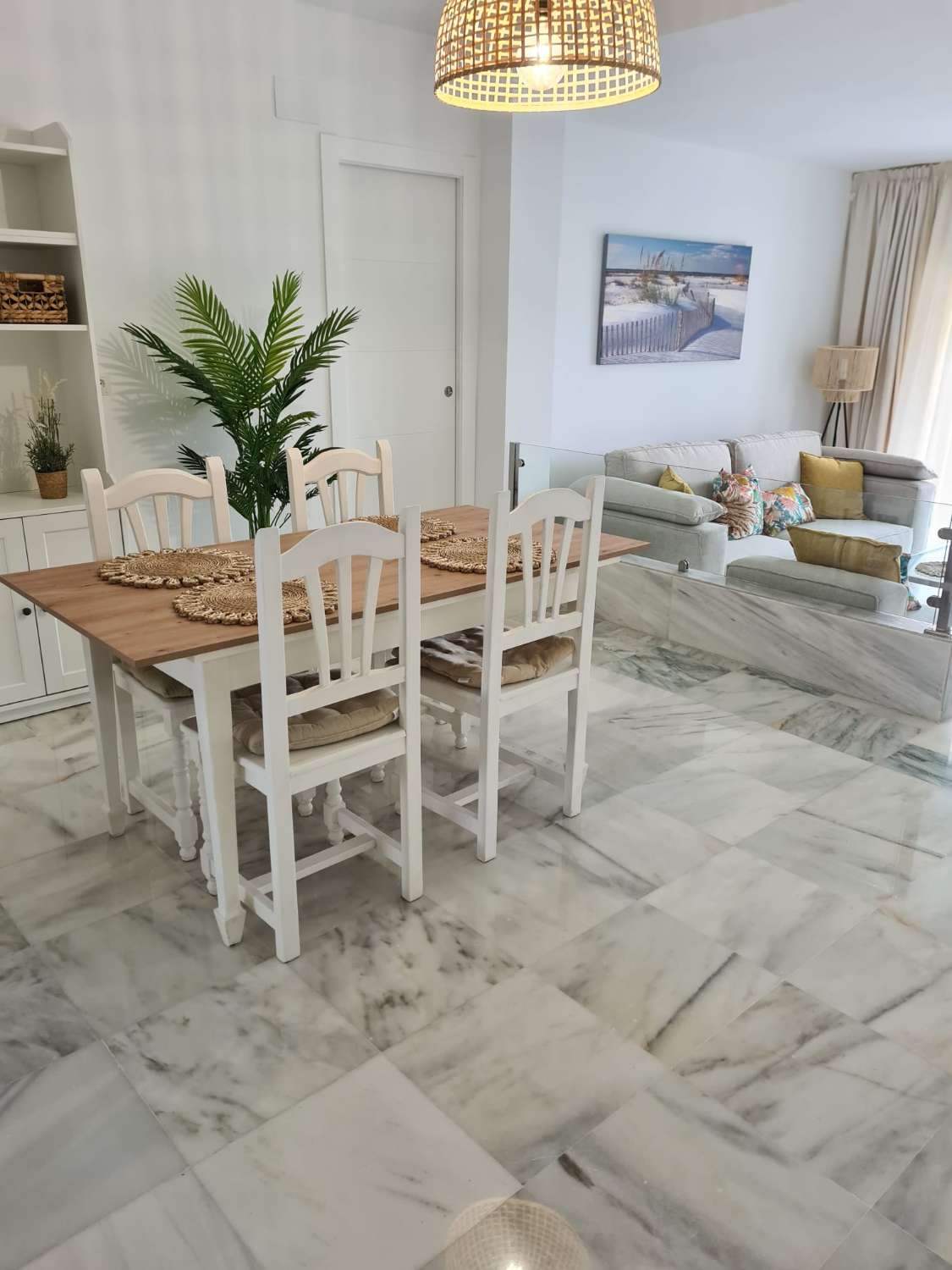 Media temporada . Se alquila desde 1.10.26.31.5.27 maginifico apartamento  con vistas al mar en zona Los Alamos (Torremolinos)