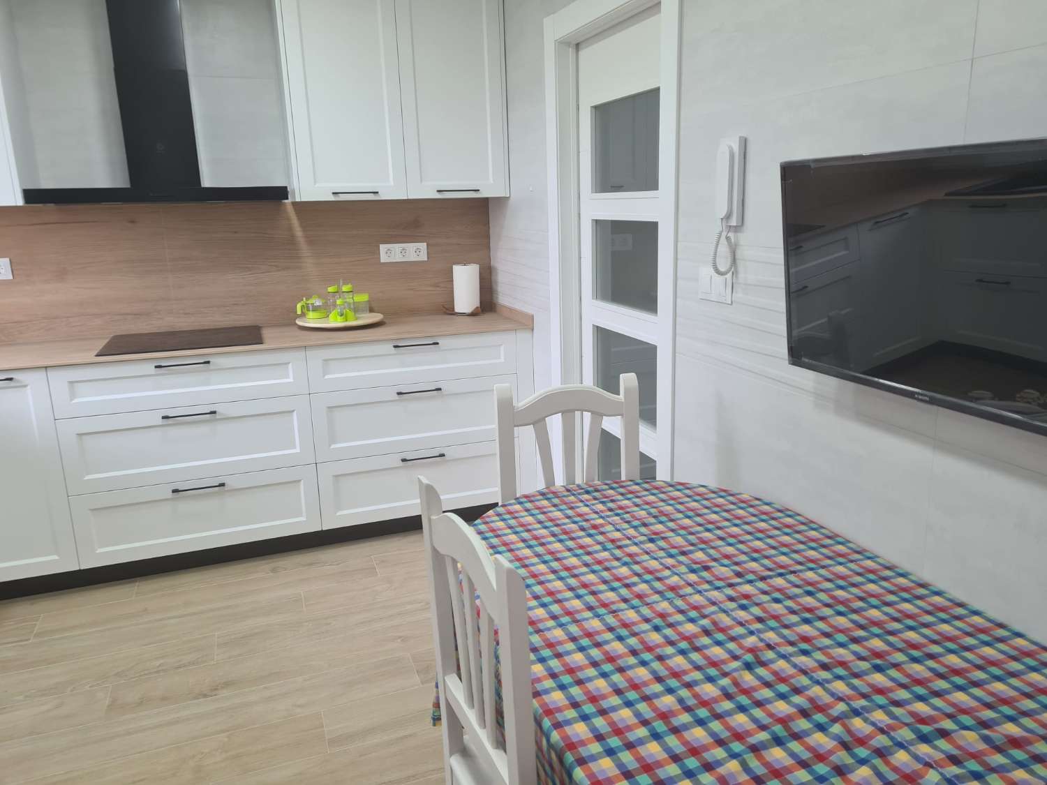 Media temporada . Se alquila desde 1.10.26.31.5.27 maginifico apartamento  con vistas al mar en zona Los Alamos (Torremolinos)