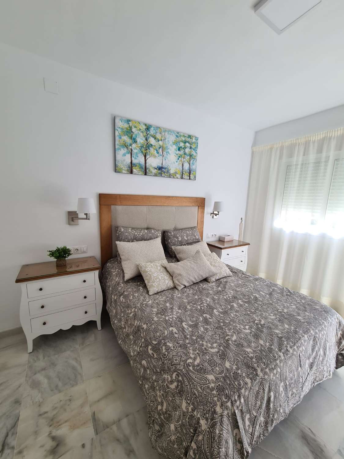 Media temporada . Se alquila desde 1.10.26.31.5.27 maginifico apartamento  con vistas al mar en zona Los Alamos (Torremolinos)