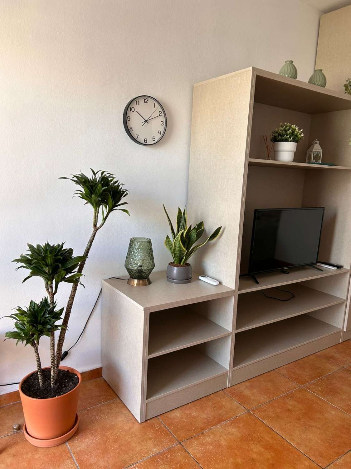 Media temporada . Se alquila de 1.10.26-30.6.27 bonito estudio  en Torremolinos