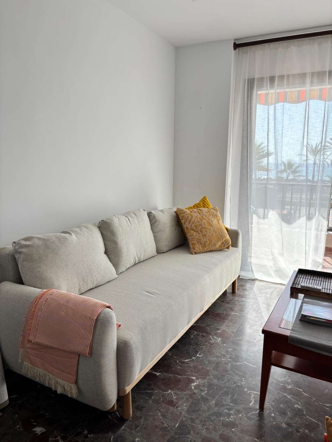 Media Temporada . Se alquila desde ahora - 30.6.27 bonito apartamento con vistas al mar  en  1ª línea de playa  Los Boliches (Fuengirola )