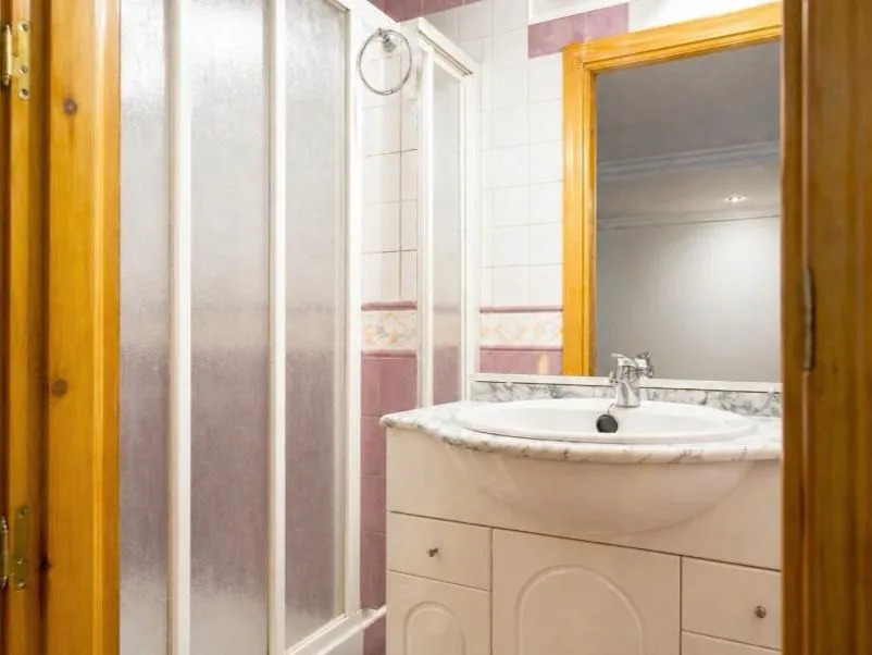 Se alquila por larga temnporada bonito apartamento en Playamar- Benyamina (Torremolinos)