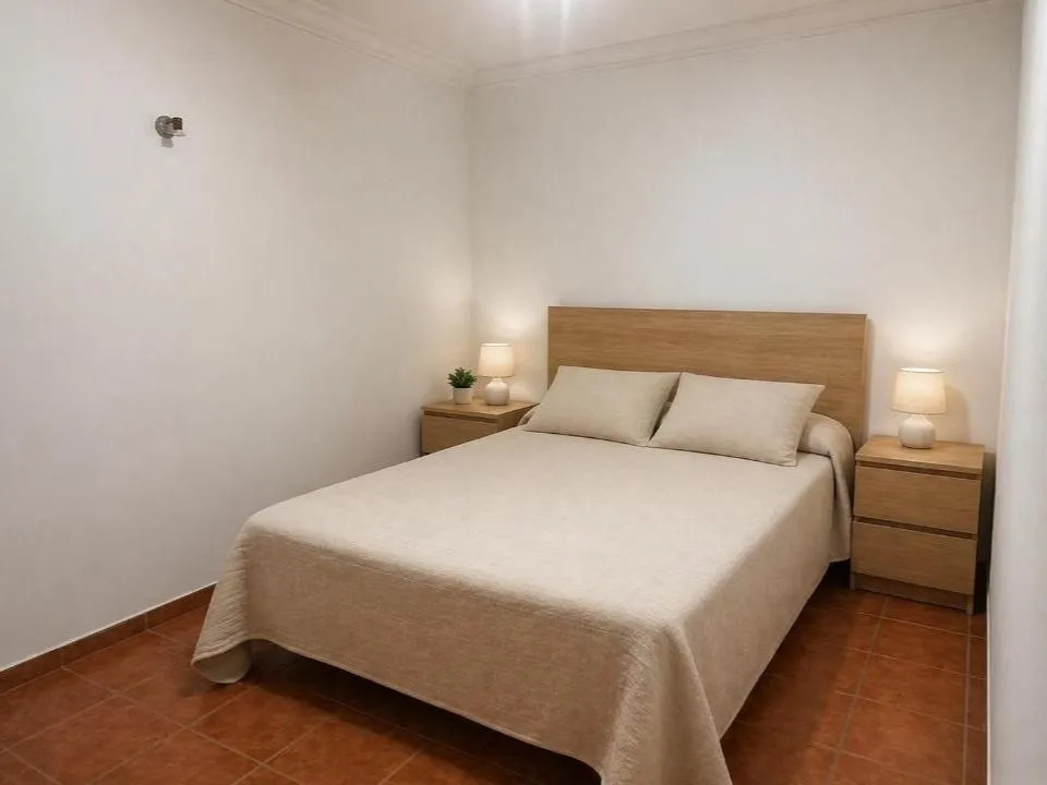 Se alquila por larga temnporada bonito apartamento en Playamar- Benyamina (Torremolinos)