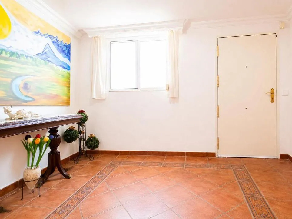Se alquila por larga temnporada bonito apartamento en Playamar- Benyamina (Torremolinos)