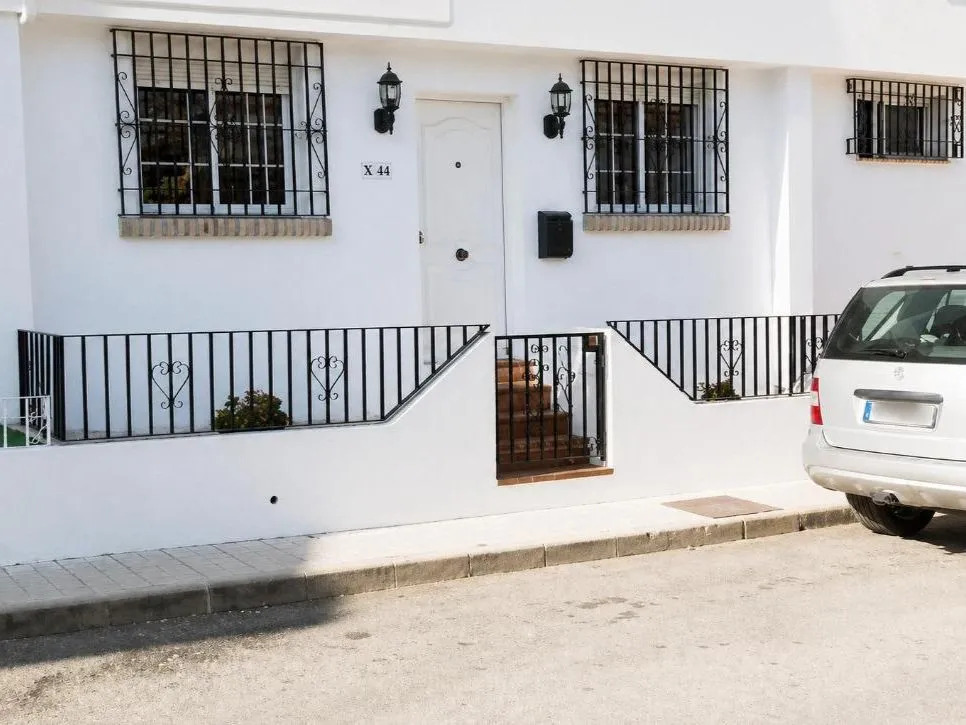 Se alquila por larga temnporada bonito apartamento en Playamar- Benyamina (Torremolinos)