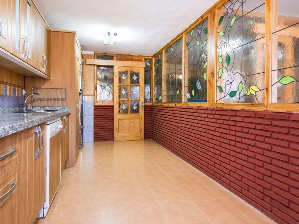 Se alquila por larga temnporada bonito apartamento en Playamar- Benyamina (Torremolinos)