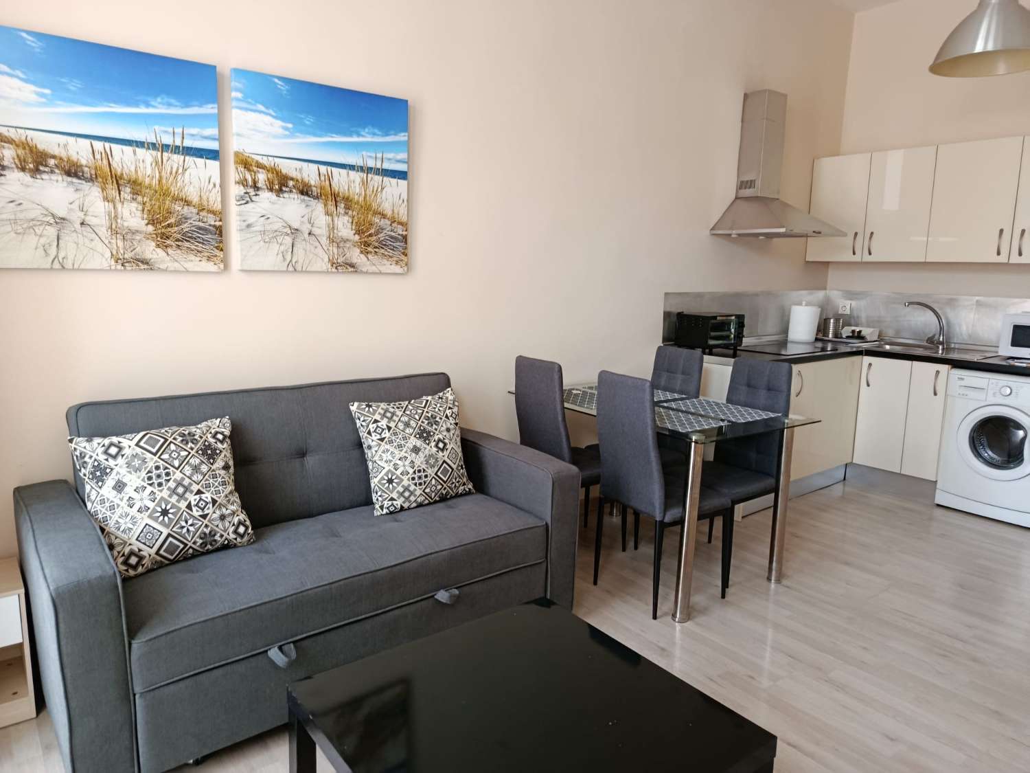 Media Temporada . Se alquila desde ahora  - 30.6.27 bonito apartamento a pocos metros del mar en La Cala del Moral   (Rincon de la Victoria )  en Málaga