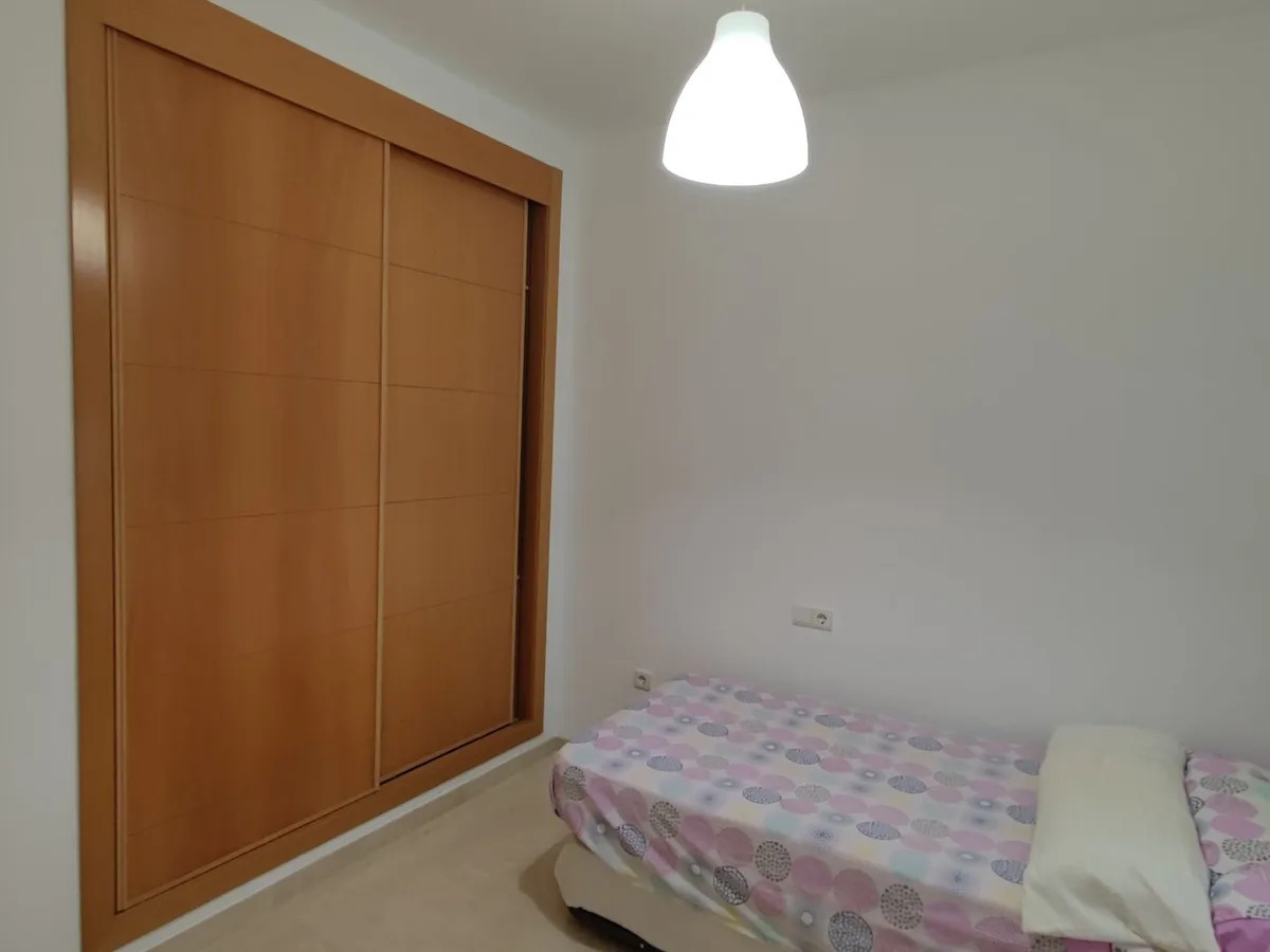 Larga temporada . Se alquila bonito apartamento con vistas al Golf en Benalmadena