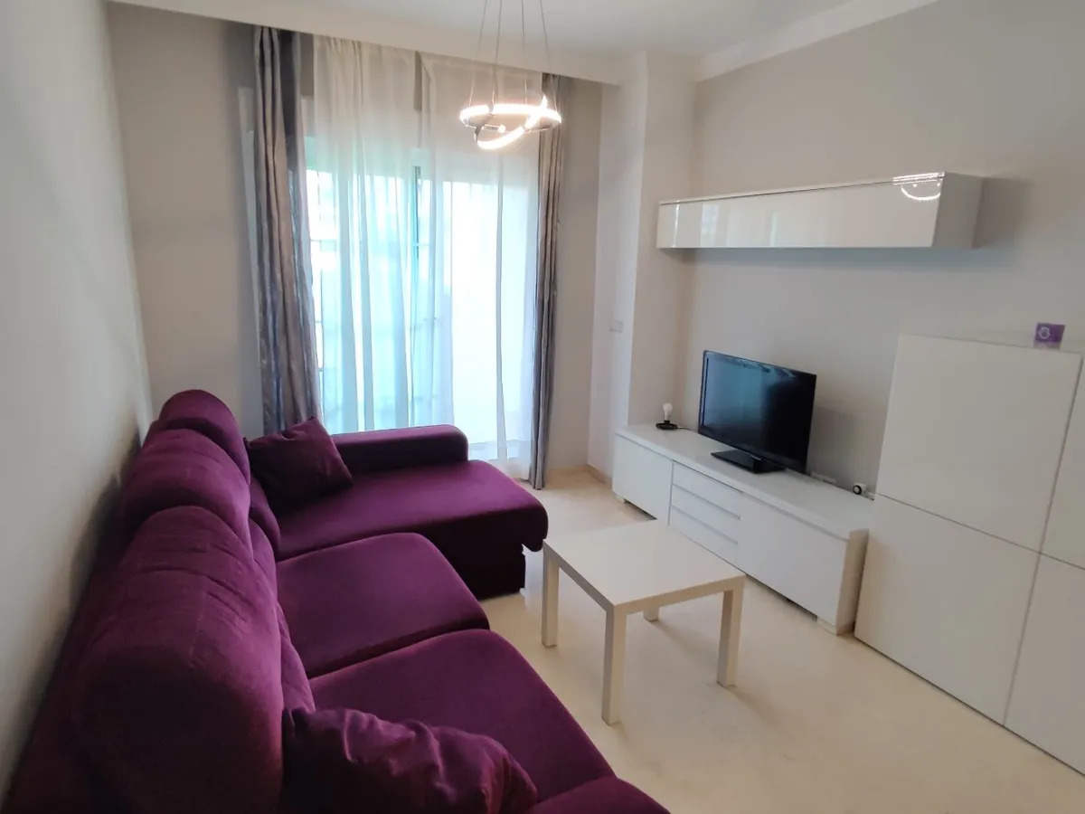 Larga temporada . Se alquila bonito apartamento con vistas al Golf en Benalmadena
