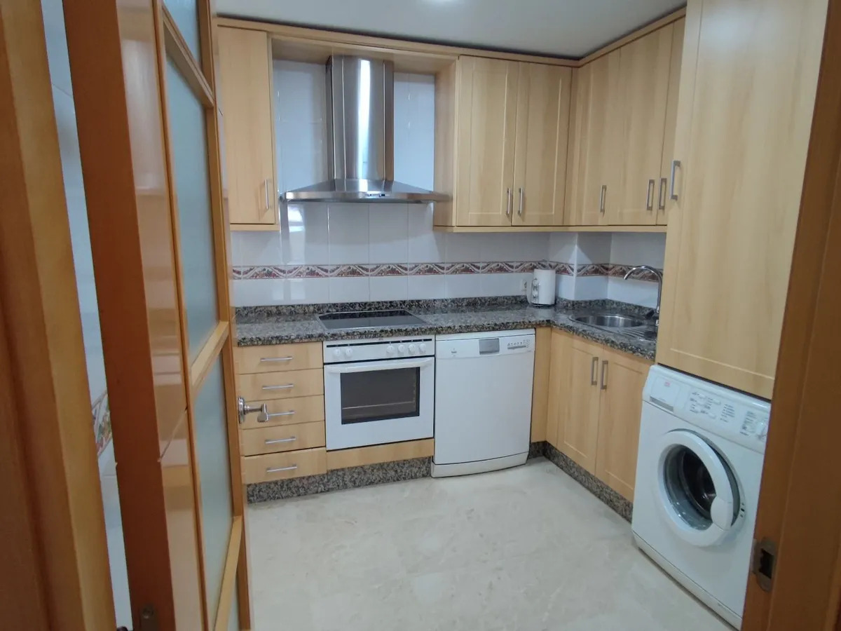 Larga temporada . Se alquila bonito apartamento con vistas al Golf en Benalmadena