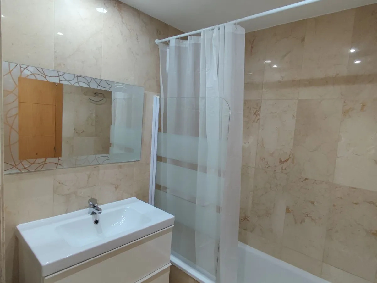 Larga temporada . Se alquila bonito apartamento con vistas al Golf en Benalmadena