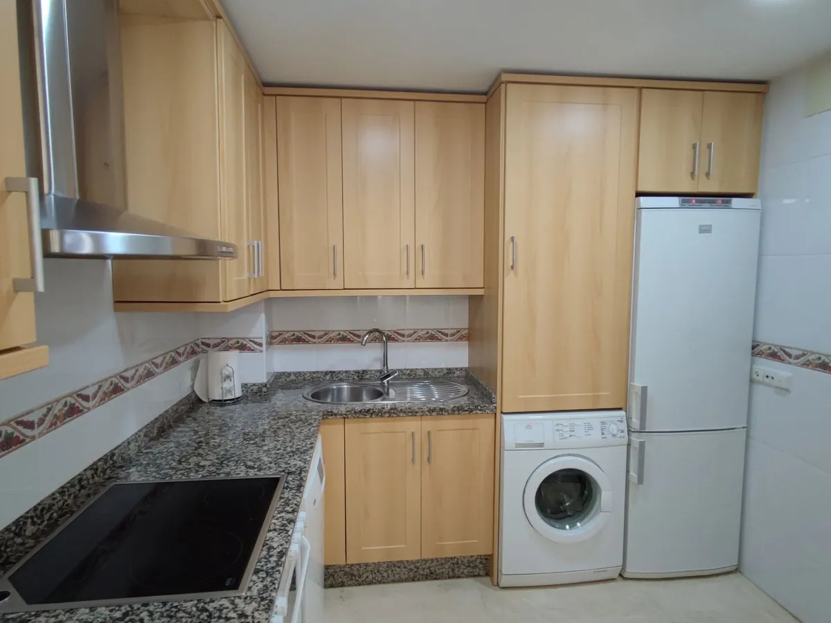 Larga temporada . Se alquila bonito apartamento con vistas al Golf en Benalmadena