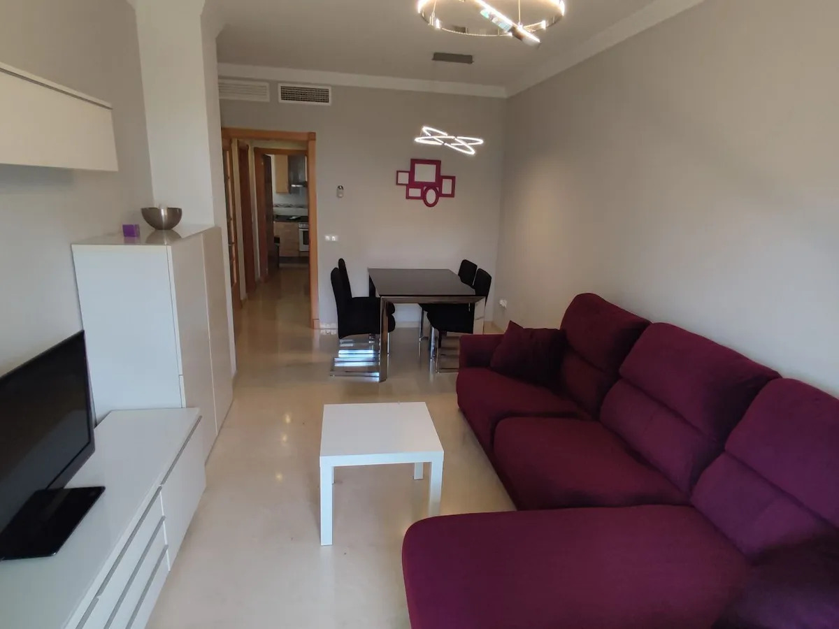 Larga temporada . Se alquila bonito apartamento con vistas al Golf en Benalmadena