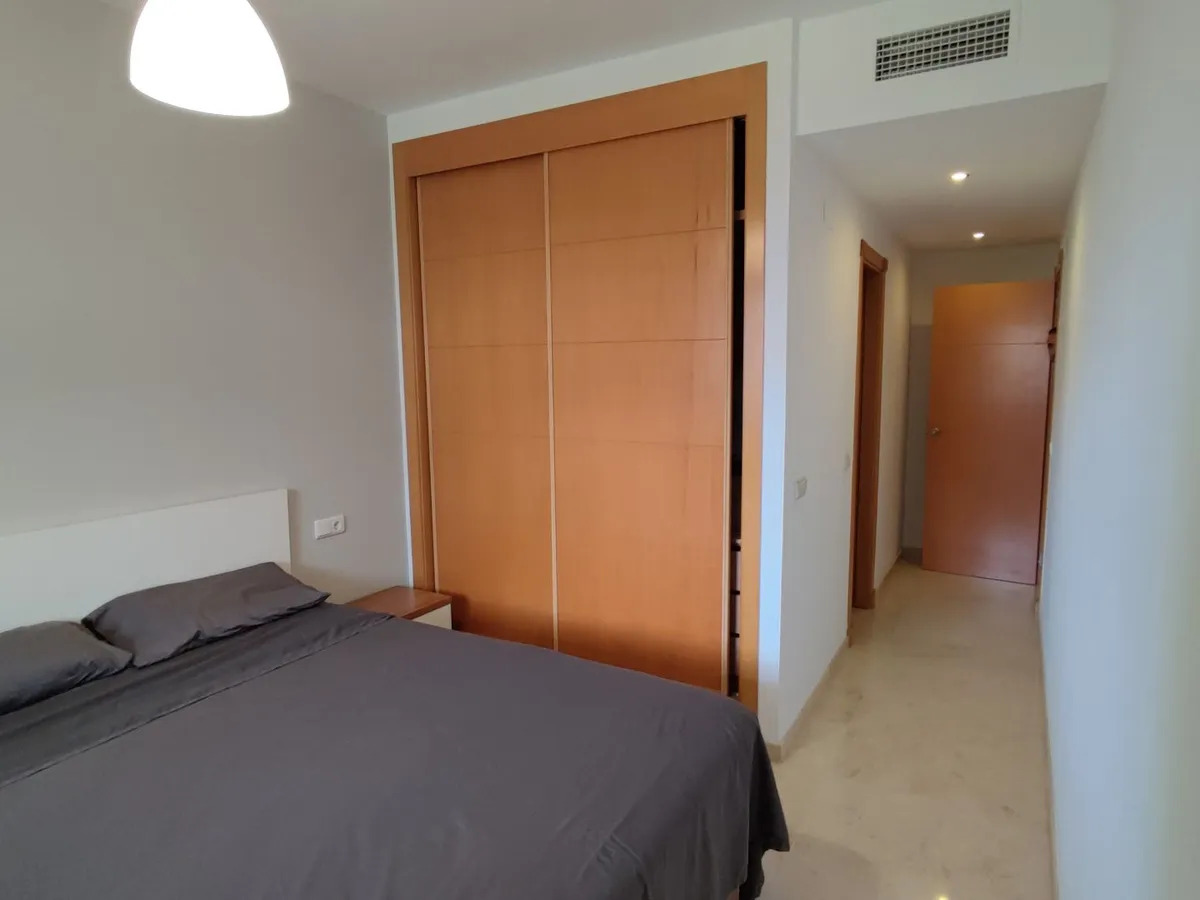 Larga temporada . Se alquila bonito apartamento con vistas al Golf en Benalmadena