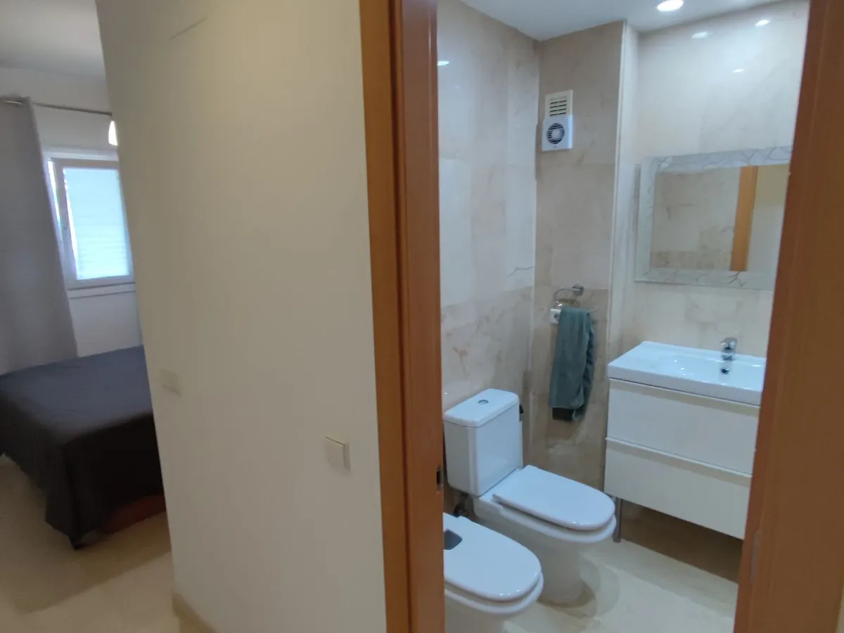 Larga temporada . Se alquila bonito apartamento con vistas al Golf en Benalmadena