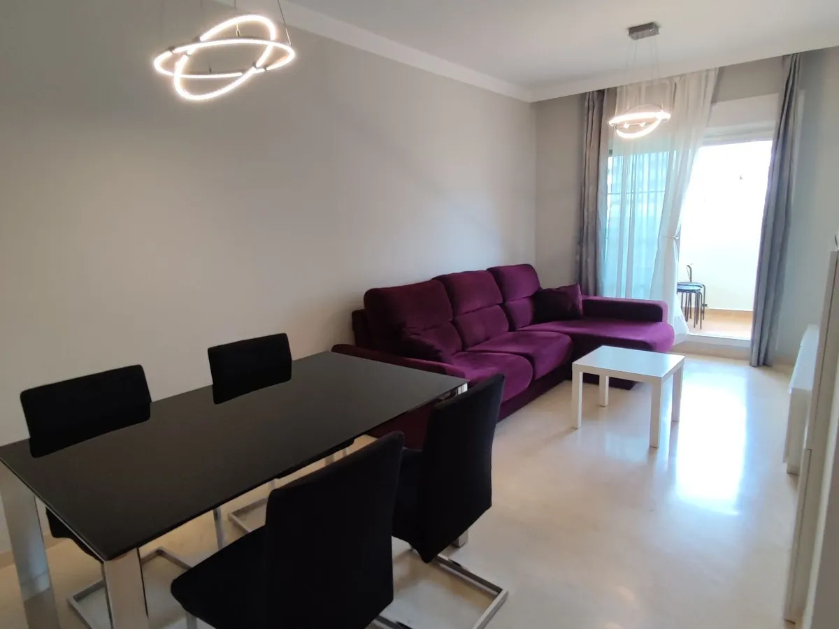 Larga temporada . Se alquila bonito apartamento con vistas al Golf en Benalmadena