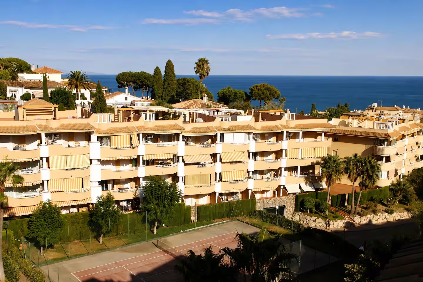 Media temporada . Desde 1.11.26-31.5.27  bonito Atico Duplex en zona Torreblanca (Fuengirola)