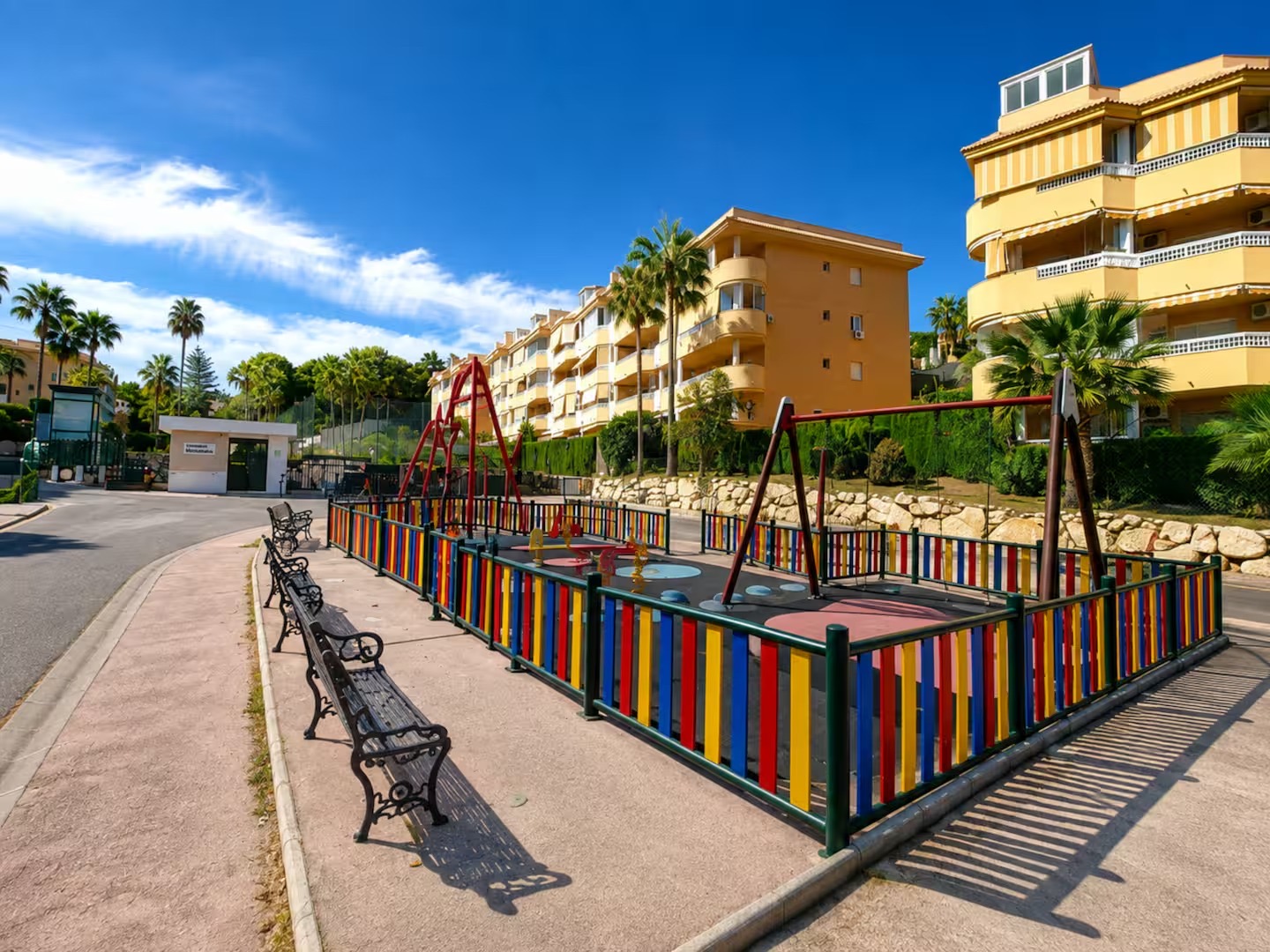 Media temporada . Desde 1.11.26-31.5.27  bonito Atico Duplex en zona Torreblanca (Fuengirola)