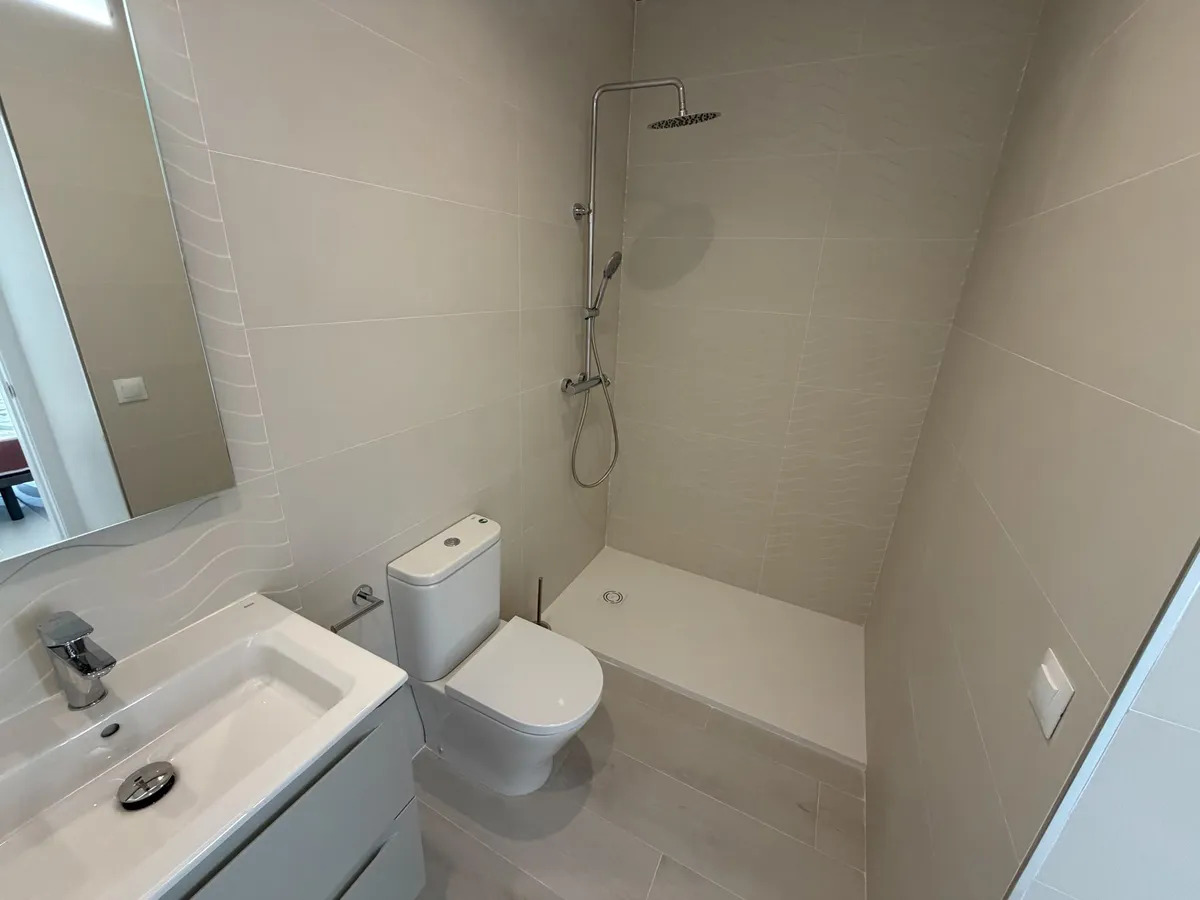 Täysin uusi kaksikerros myynnissä Montemarin alueella (Torremolinos)