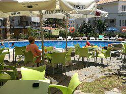 Media temporada . Se alquila desde 15.9.26 -31.6.2727  apartamento a 250 metros de la playa  en Benalmádena