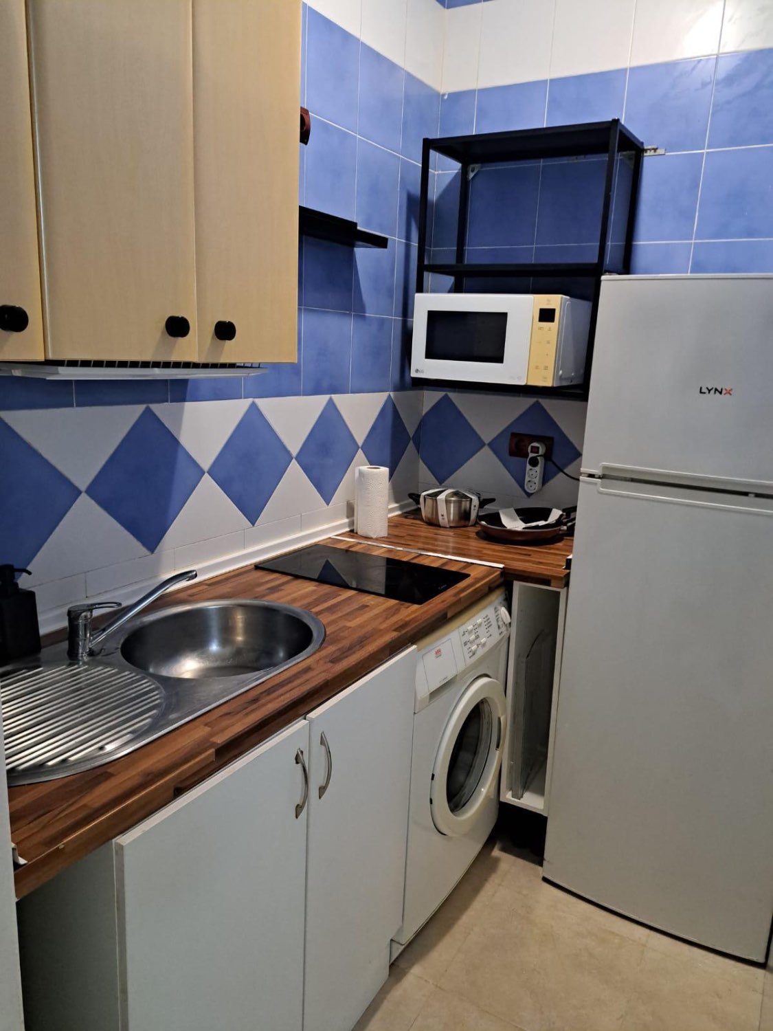 Media temporada . Se alquila desde 15.9.26 -31.6.2727  apartamento a 250 metros de la playa  en Benalmádena