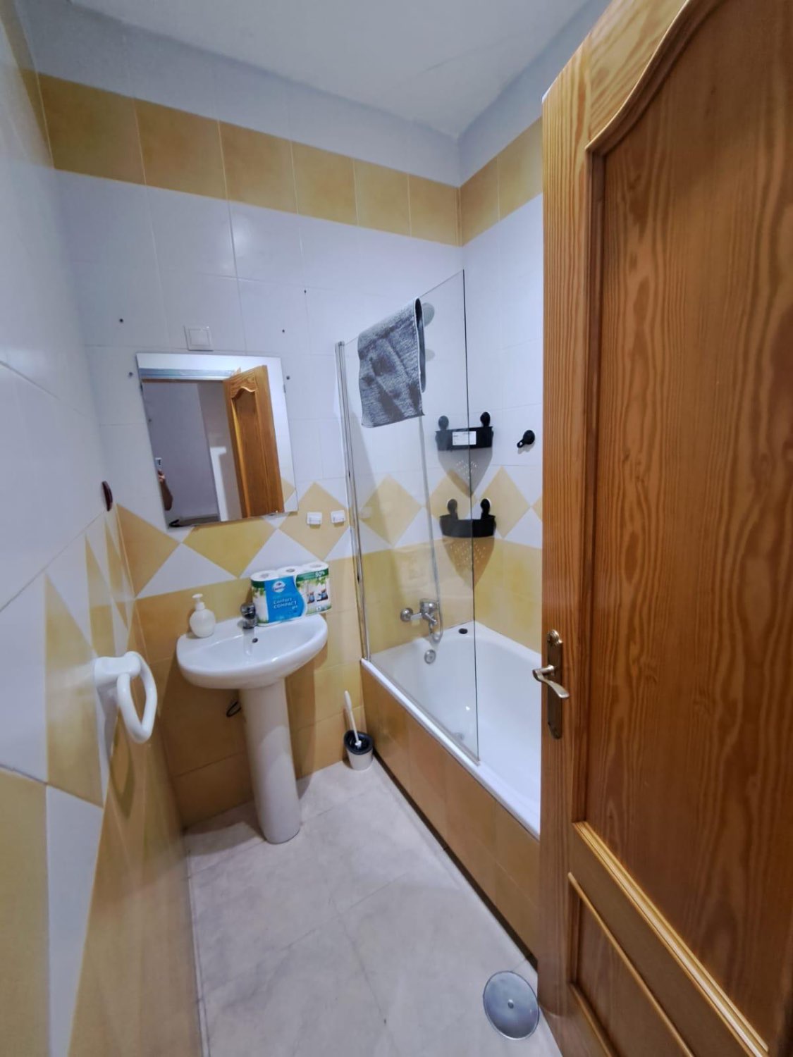 Media temporada . Se alquila desde 15.9.26 -31.6.2727  apartamento a 250 metros de la playa  en Benalmádena