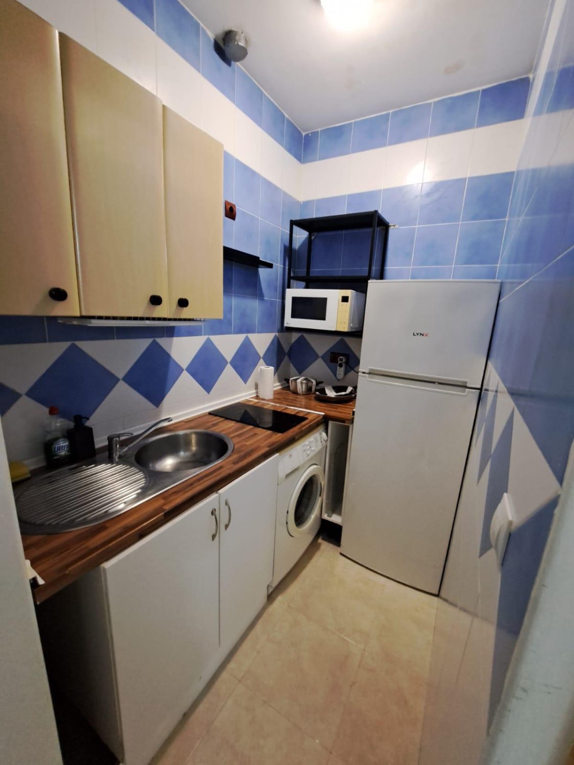Media temporada . Se alquila desde 15.9.26 -31.6.2727  apartamento a 250 metros de la playa  en Benalmádena