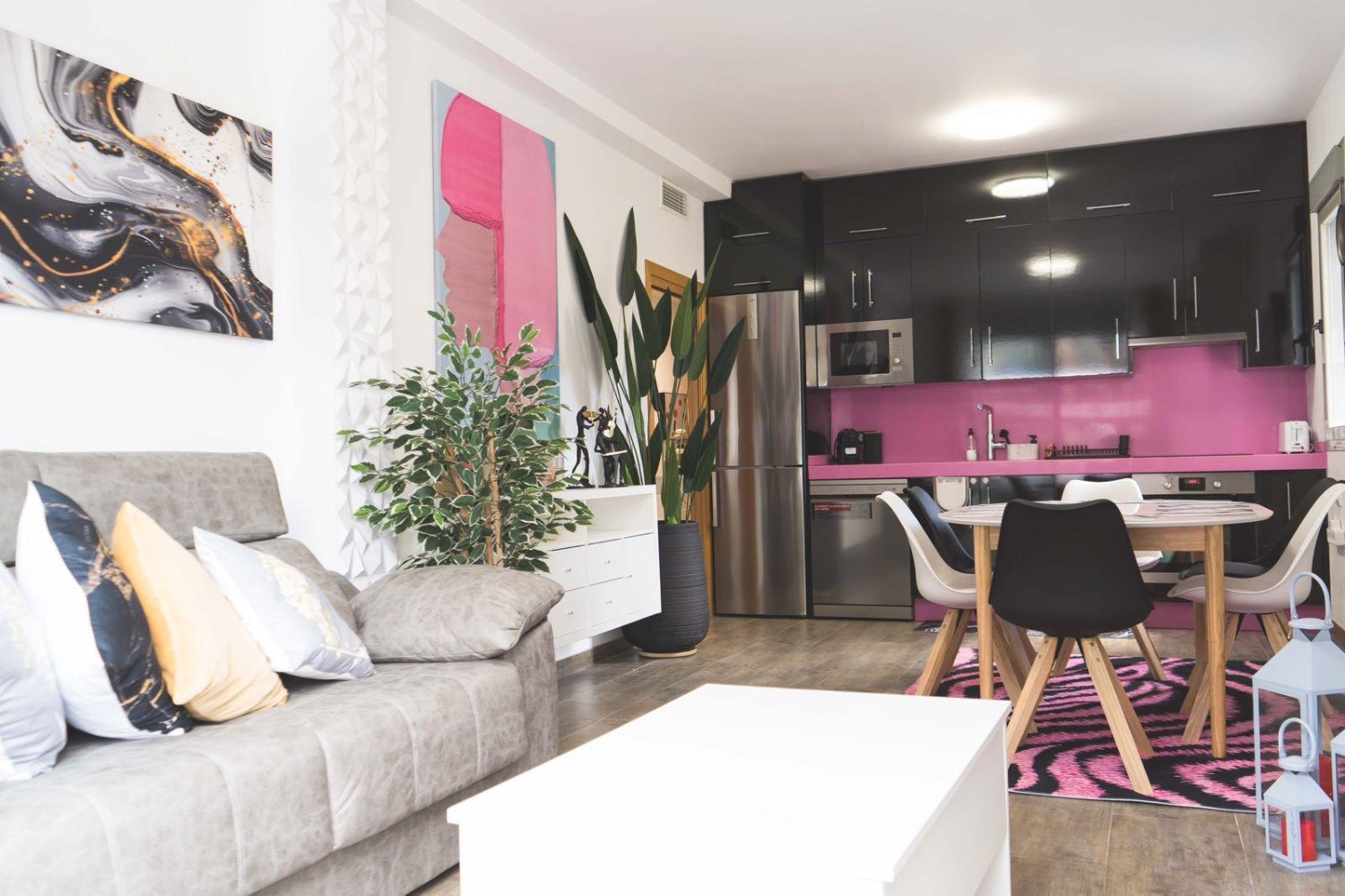 Media temporada . Se alquila de 1.10.26-31.5.27 bonito apartamento en La Carihuela ( Torremolinos)