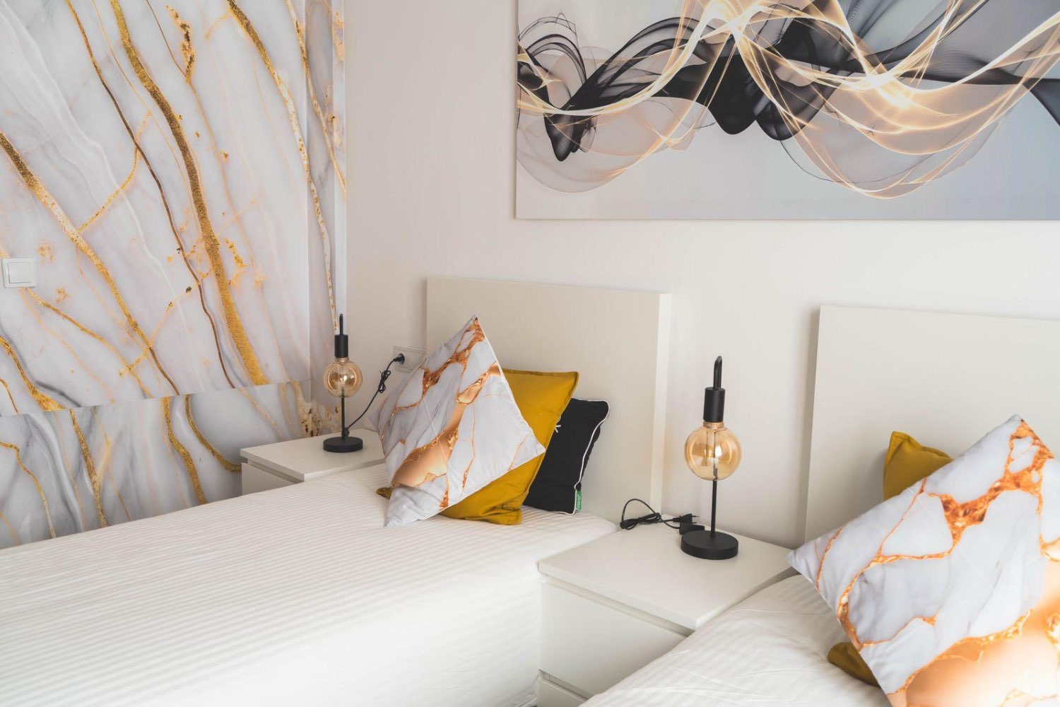 Media temporada . Se alquila de 1.10.26-31.5.27 bonito apartamento en La Carihuela ( Torremolinos)