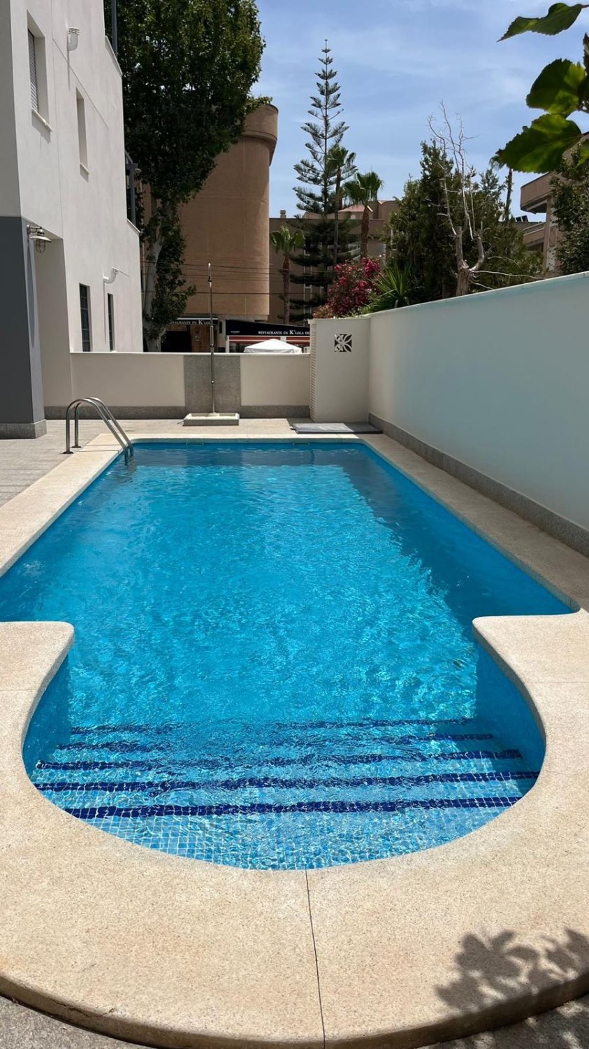 Media temporada . Se alquila de 1.10.26-31.5.27 bonito apartamento en La Carihuela ( Torremolinos)
