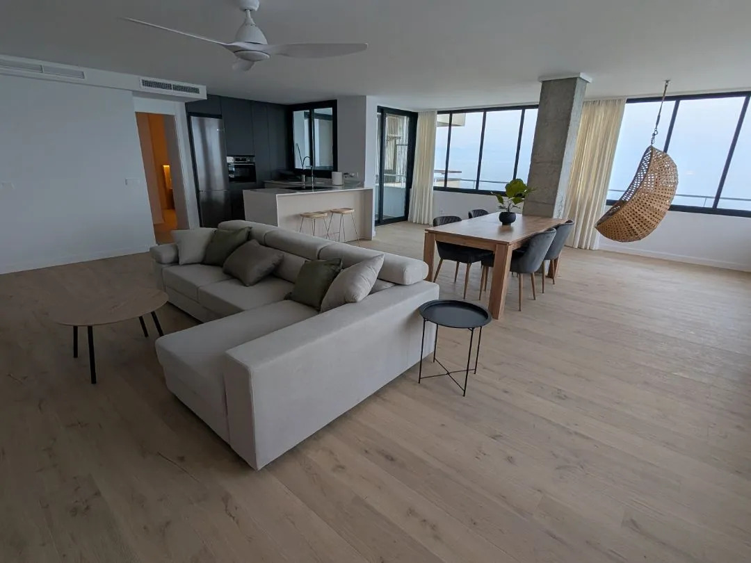 Se alquila por Larga  Temporada espectacular apartamento  en 1ª linea de playa con vistas al mar en Benyamina -Playamar ( Torremolinos