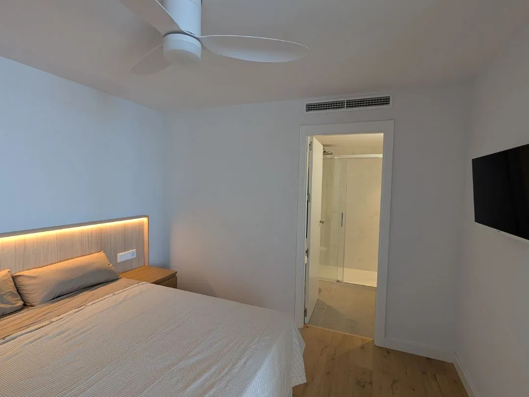 Se alquila por Larga  Temporada espectacular apartamento  en 1ª linea de playa con vistas al mar en Benyamina -Playamar ( Torremolinos
