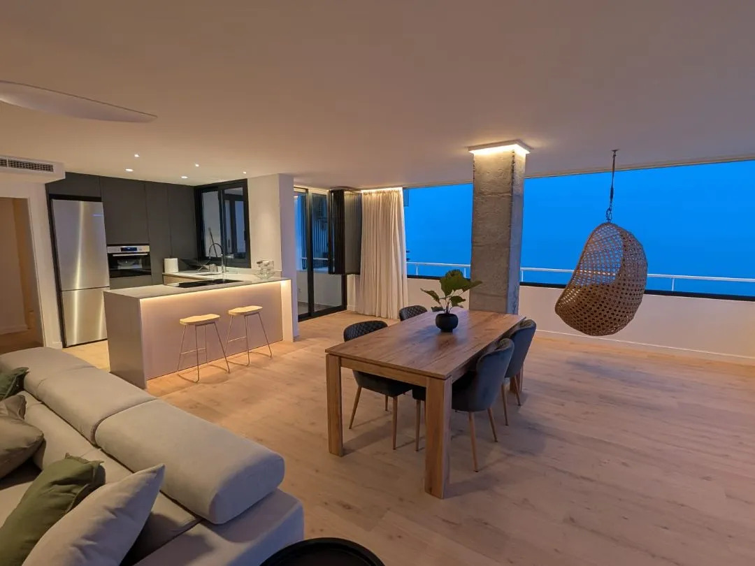 Se alquila por Larga  Temporada espectacular apartamento  en 1ª linea de playa con vistas al mar en Benyamina -Playamar ( Torremolinos