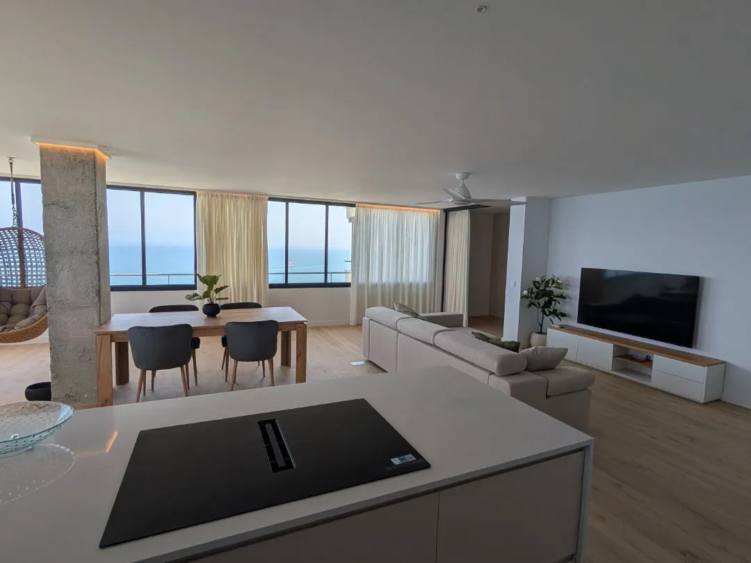 Se alquila por Larga  Temporada espectacular apartamento  en 1ª linea de playa con vistas al mar en Benyamina -Playamar ( Torremolinos