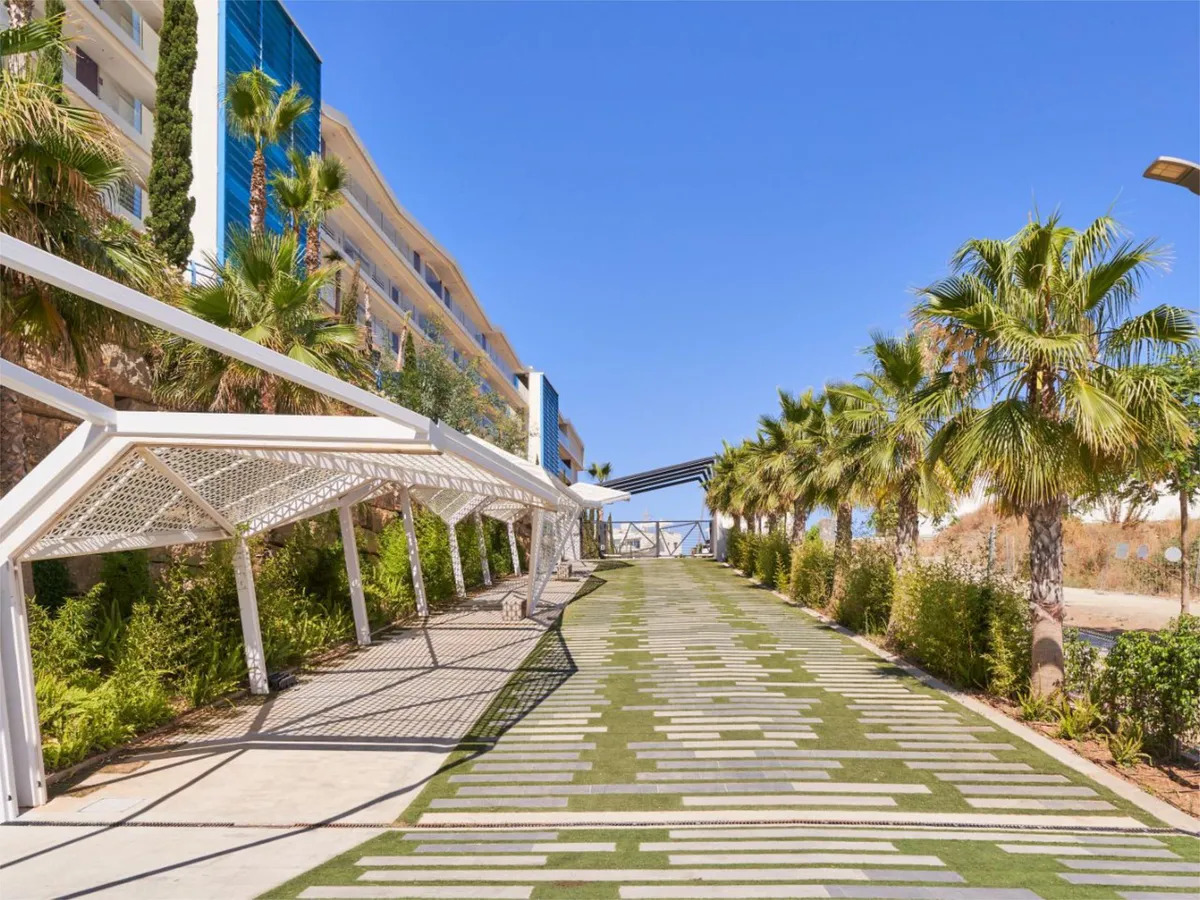 Storslået lejlighed til salg i El Higuerón med havudsigt (Fuengirola)