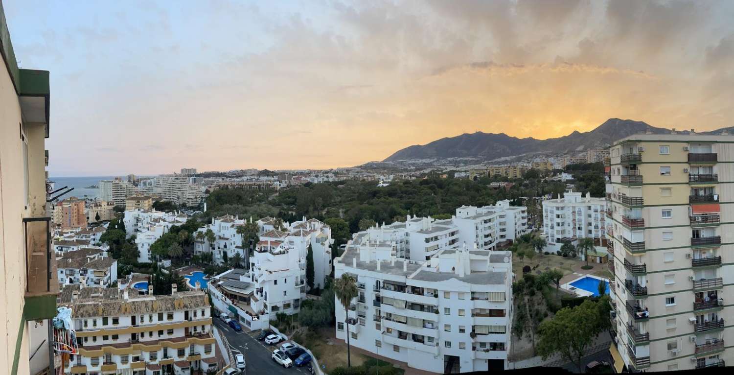 Media Temporada SE ALQUILA DESDE  2.11.26-31.5.27 BONITO APARTAMENTO CON VISTAS LATERALES AL MAR EN BENALMADENA