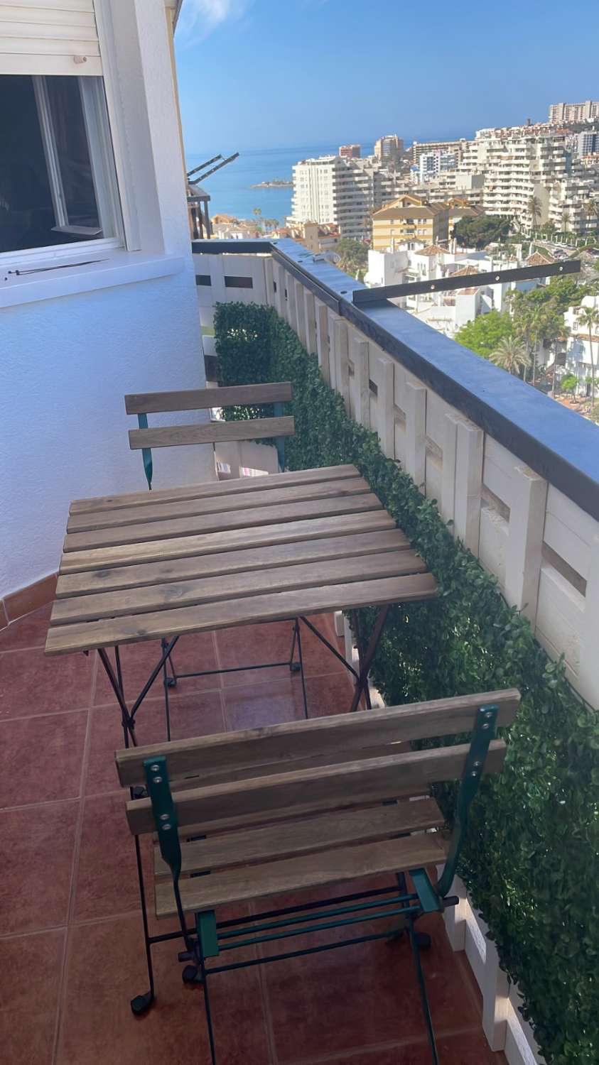 Media Temporada SE ALQUILA DESDE  2.11.26-31.5.27 BONITO APARTAMENTO CON VISTAS LATERALES AL MAR EN BENALMADENA