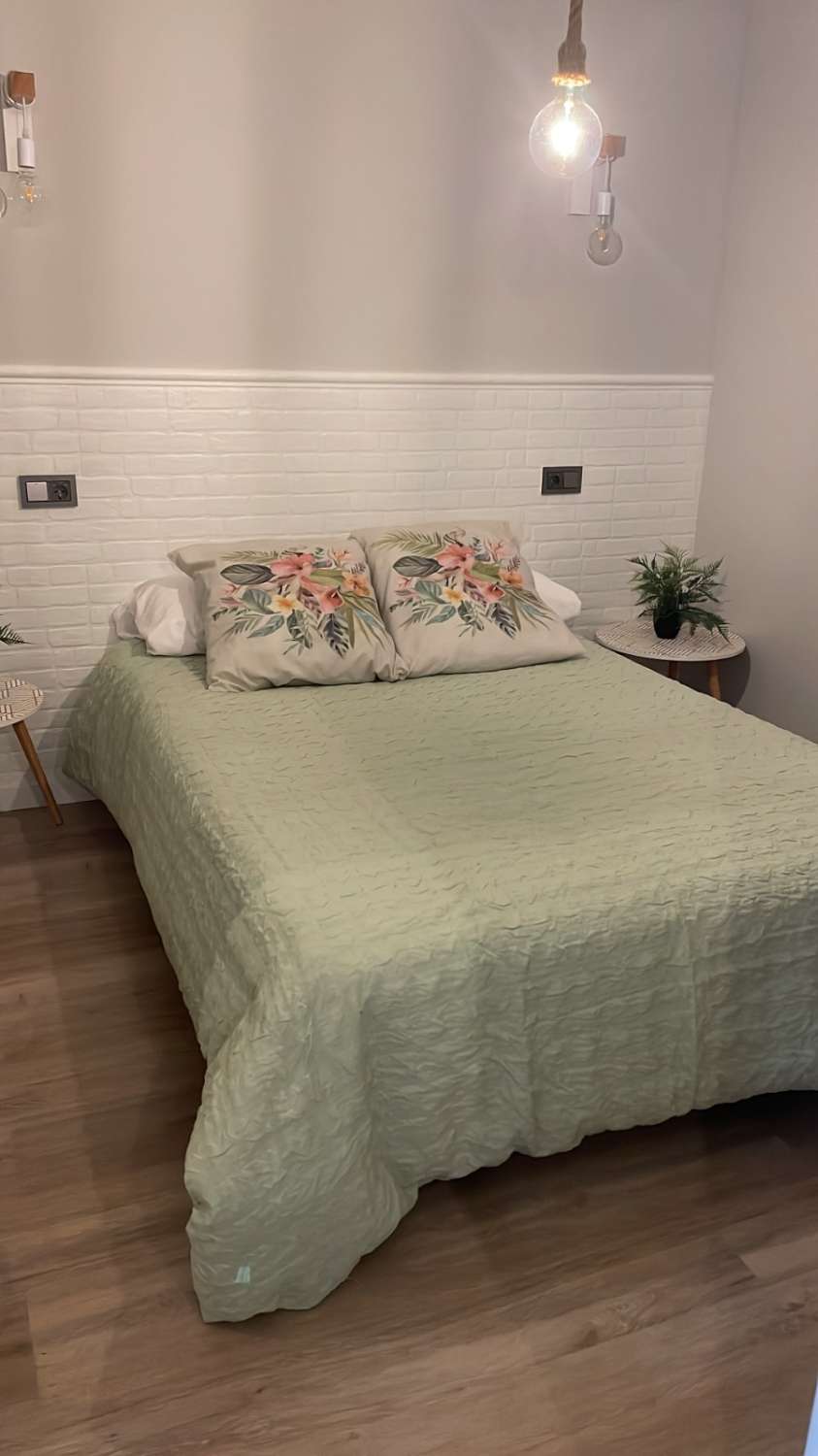 Media Temporada SE ALQUILA DESDE  2.11.26-31.5.27 BONITO APARTAMENTO CON VISTAS LATERALES AL MAR EN BENALMADENA
