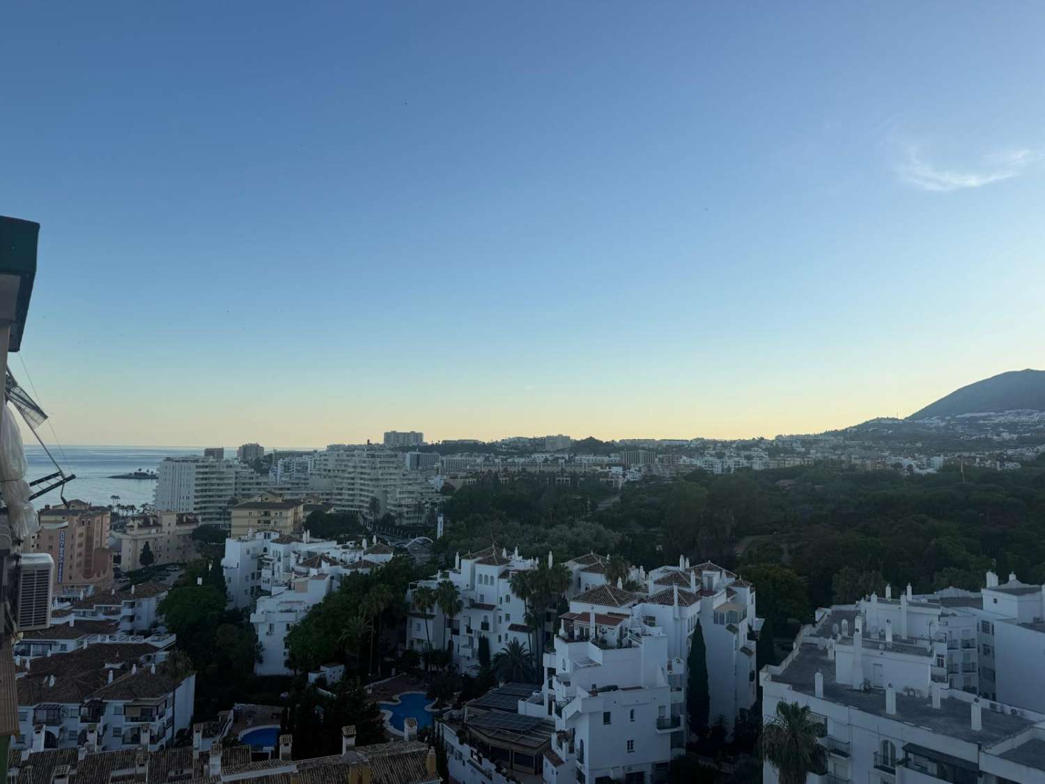 Media Temporada SE ALQUILA DESDE  2.11.26-31.5.27 BONITO APARTAMENTO CON VISTAS LATERALES AL MAR EN BENALMADENA