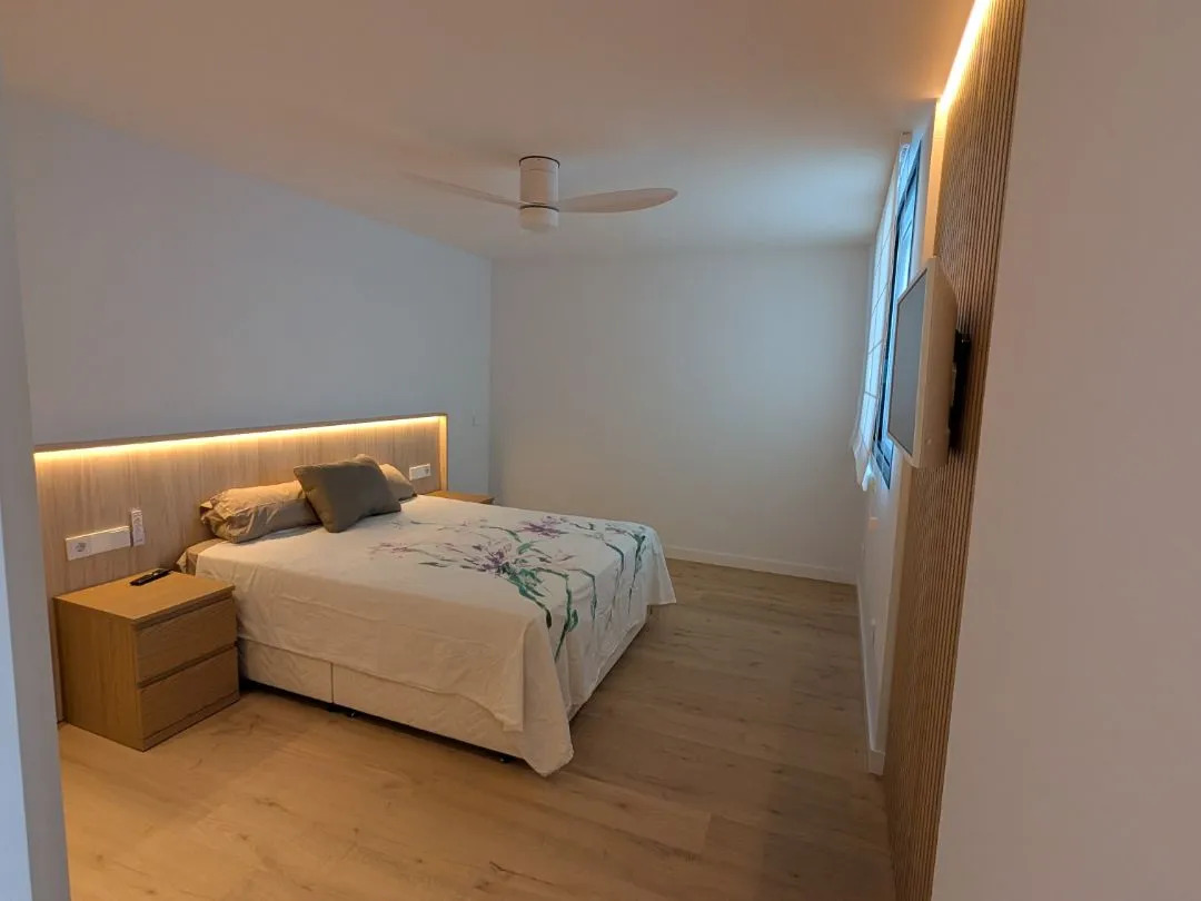 Media Temporada  Se alquila desde 1.10.26-30.6.27 espectacular apartamento  en 1ª linea de playa con vistas al mar en Benyamina -Playamar ( Torremolinos