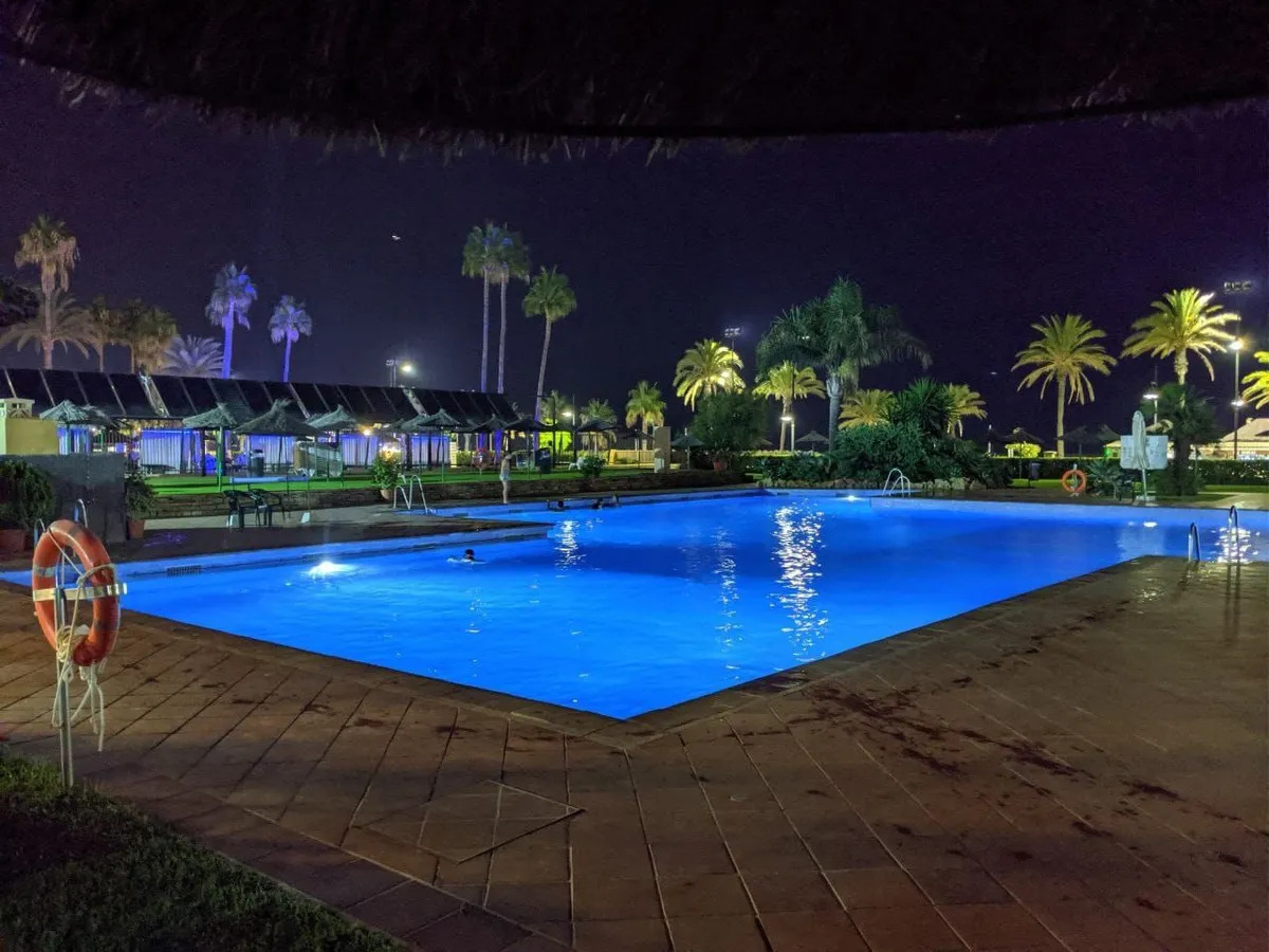 Media Temporada  Se alquila desde 1.10.26-30.6.27 espectacular apartamento  en 1ª linea de playa con vistas al mar en Benyamina -Playamar ( Torremolinos