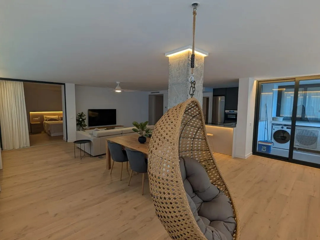 Media Temporada  Se alquila desde 1.10.26-30.6.27 espectacular apartamento  en 1ª linea de playa con vistas al mar en Benyamina -Playamar ( Torremolinos