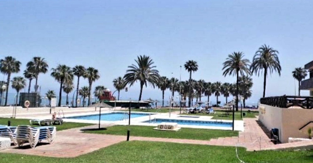 PUOLI SESONKIA VUOKRATTAVANA NYT 30.6.27 ASTI MUKAVA LOFT 1ST LINE BEACHILLA, MERINÄKYMÄT BENALMADENA COSTASSA