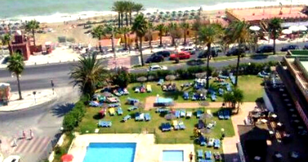 PUOLI SESONKIA VUOKRATTAVANA NYT 30.6.27 ASTI MUKAVA LOFT 1ST LINE BEACHILLA, MERINÄKYMÄT BENALMADENA COSTASSA