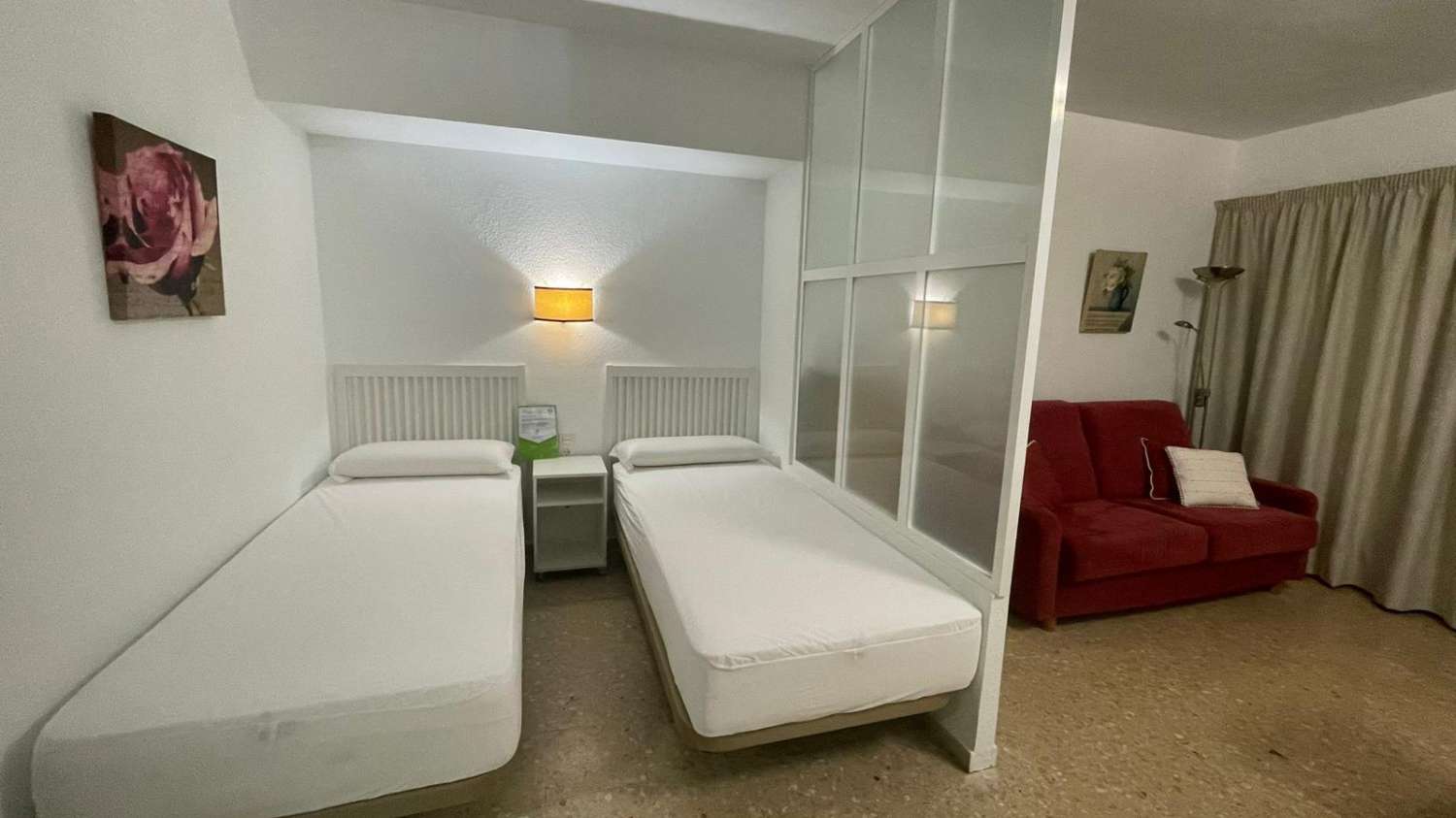 PUOLIKAS KAUSI VUOKRATTAVANA NYT 30.6.27 ASTI MUKAVA STUDIO 1ST LINEN RANNALLA, MERINÄKÖALA BENALMADENA COSTASSA